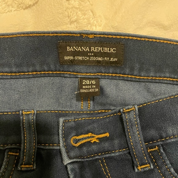 ISO Banana Republic super stretch legging fit jean. Size 28/6 - Picture 1 of 3
